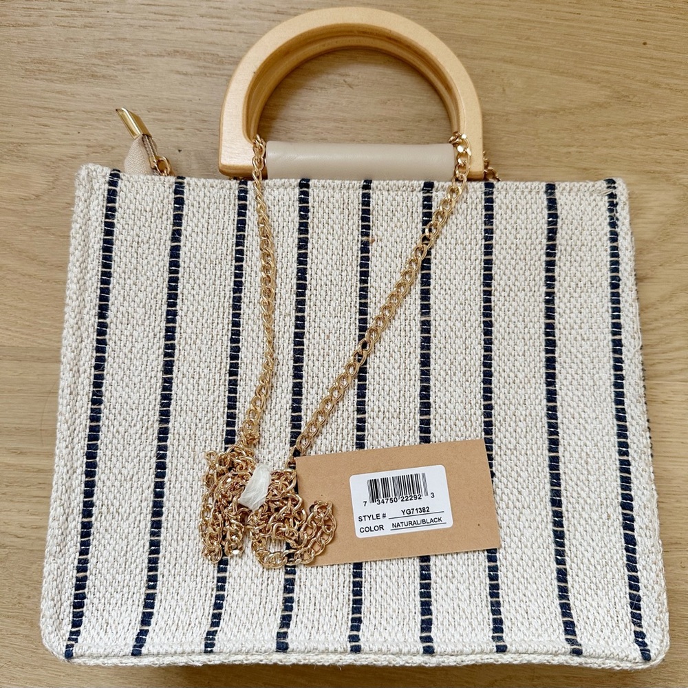 NWT SAVANNA Purse, color natural/black with wooden handles and gold chain
